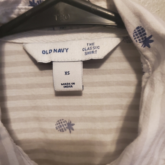 Gently used pineapple 🍍 long sleeve button up - Picture 3 of 3